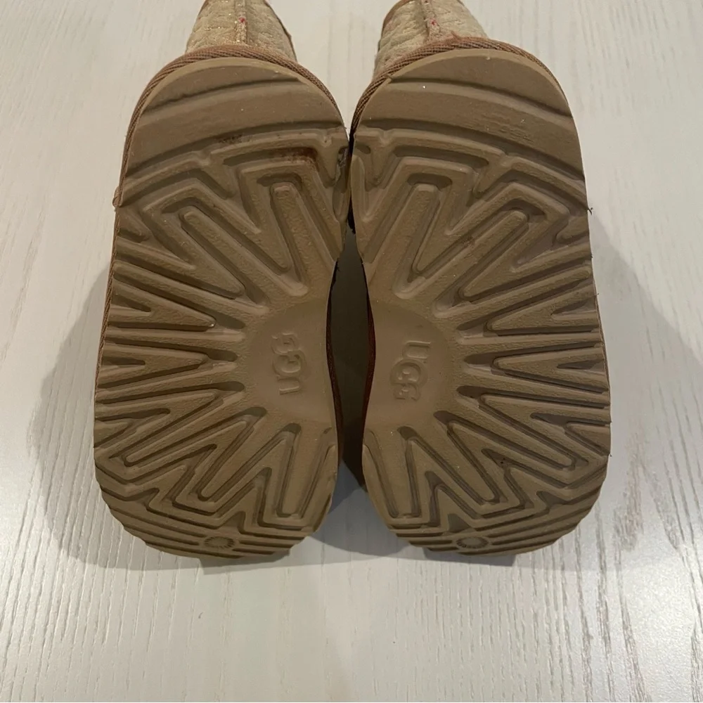 UGG Kids' Classic II Graphic Stitch boots 9